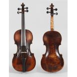 Violine auf Klebezettel bez. Joannes Christophorus Leidolff fecit 1754, geteilter, gleichmäßig