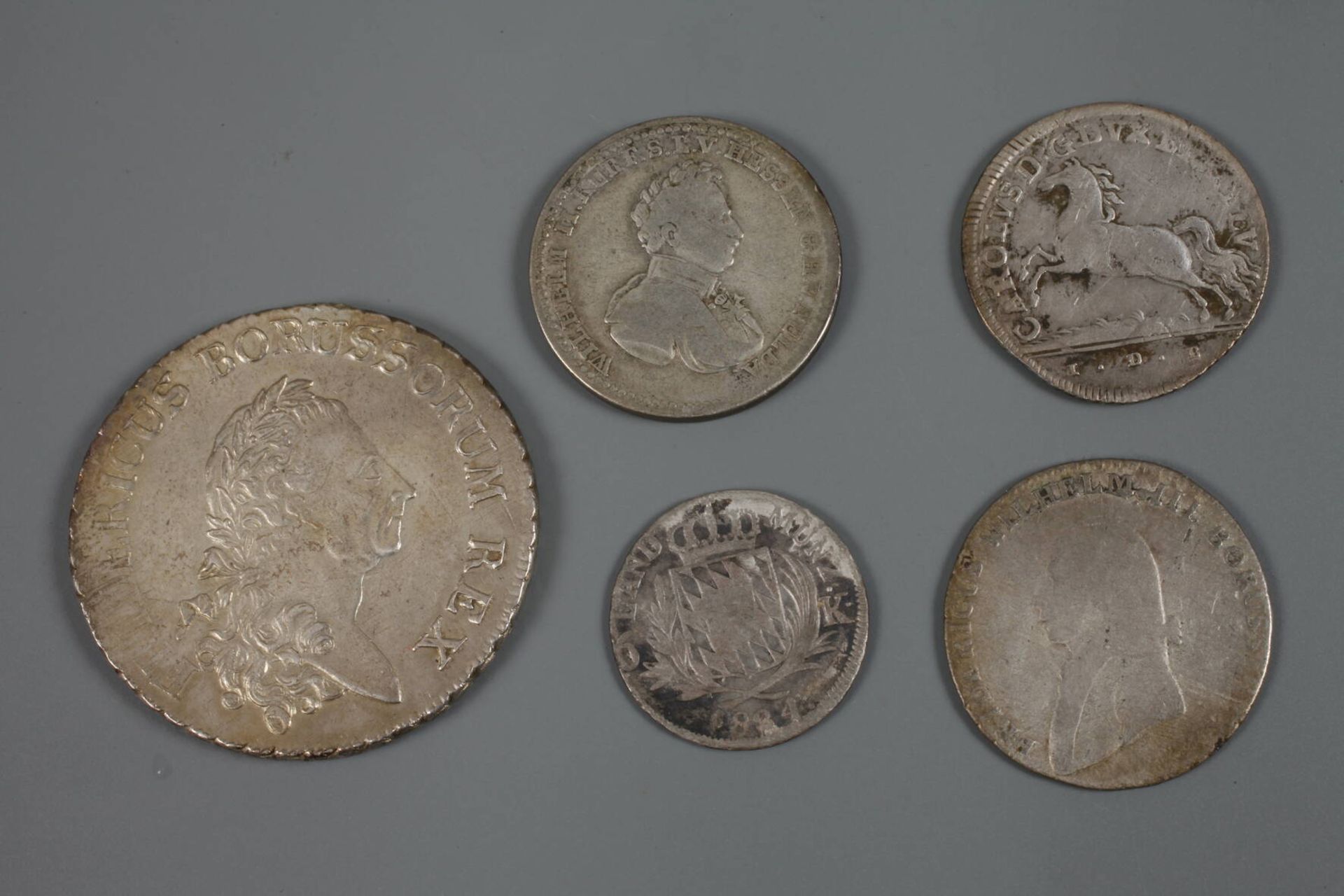 Konvolut SilbermünzenTaler Friedrich der Große 1786 A, ss+ mit Justierspuren, G ca. 22 g. - Taler - Bild 3 aus 3