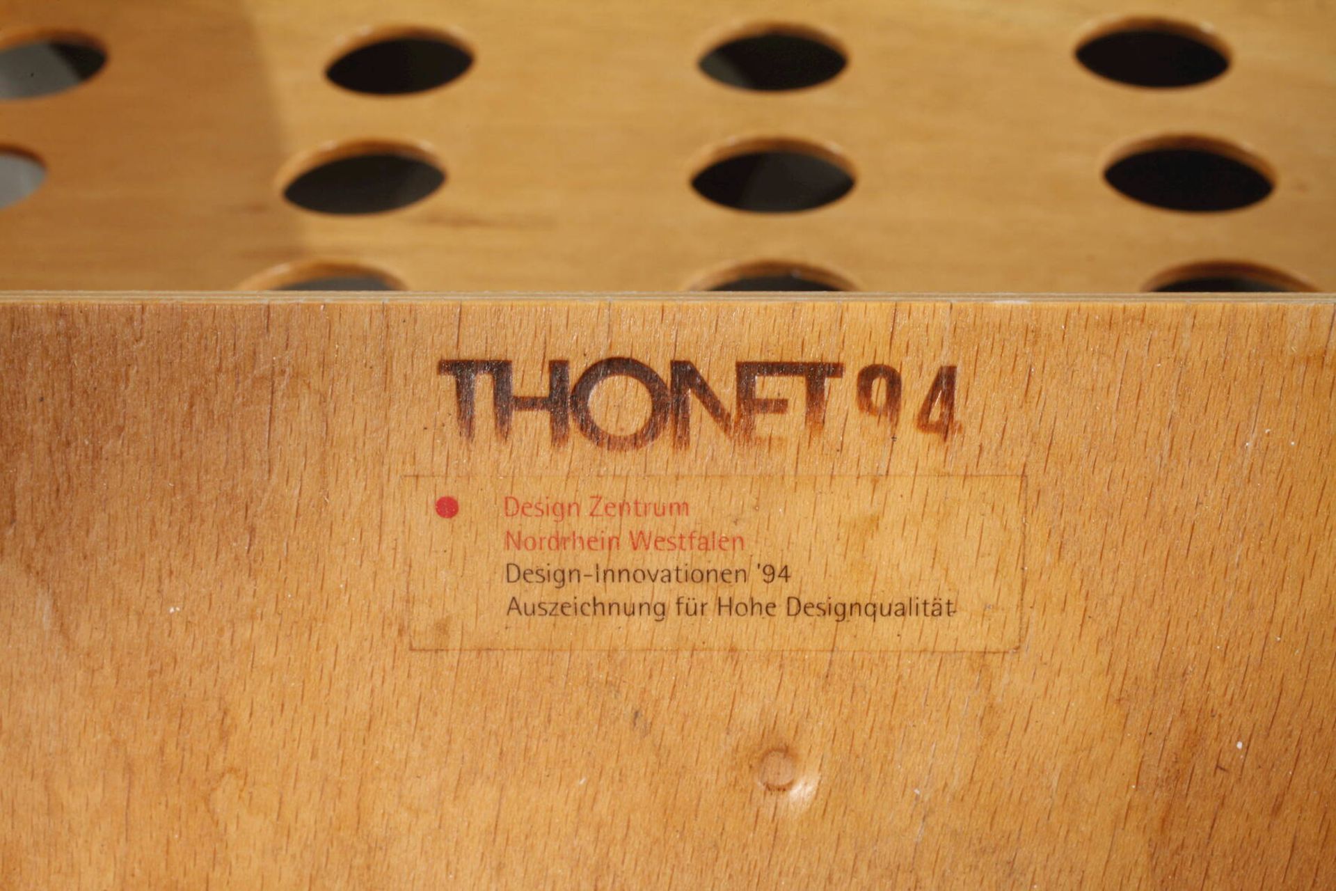 Sechs Stühle ThonetEntwurf Christoph Zschocke um 1990, Modellnummer 471, Gestell aus massiver Buche, - Bild 4 aus 5