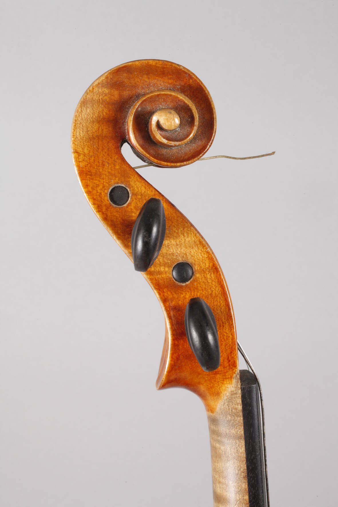 ViolineMitte 20. Jh., auf Modellzettel bezeichnet Antonius Stradivarius Cremonensis 1736, geteilter, - Image 4 of 7