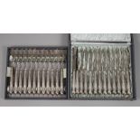 Silber Fischbesteck Historismusum 1880, Griffe, Klingen und Zinken gestempelt Halbmond, Krone,