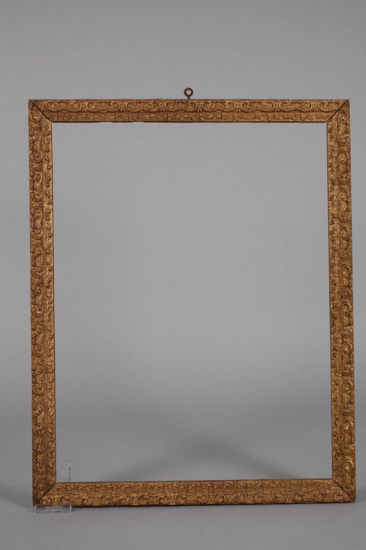 Drei StuckleistenEnde 19. Jh., ca. 2,5 cm breite, leicht steigend profilierte gestuckte Holzleisten, - Bild 2 aus 5
