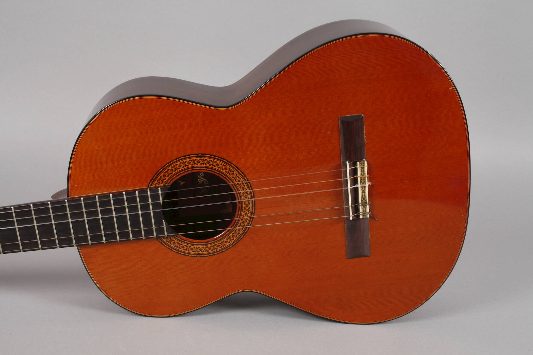 GitarreJapan, innen auf Klebezettel H. Yaini, Modellnummer Y70, Seriennummer 5234, datiert 1973, - Image 2 of 5