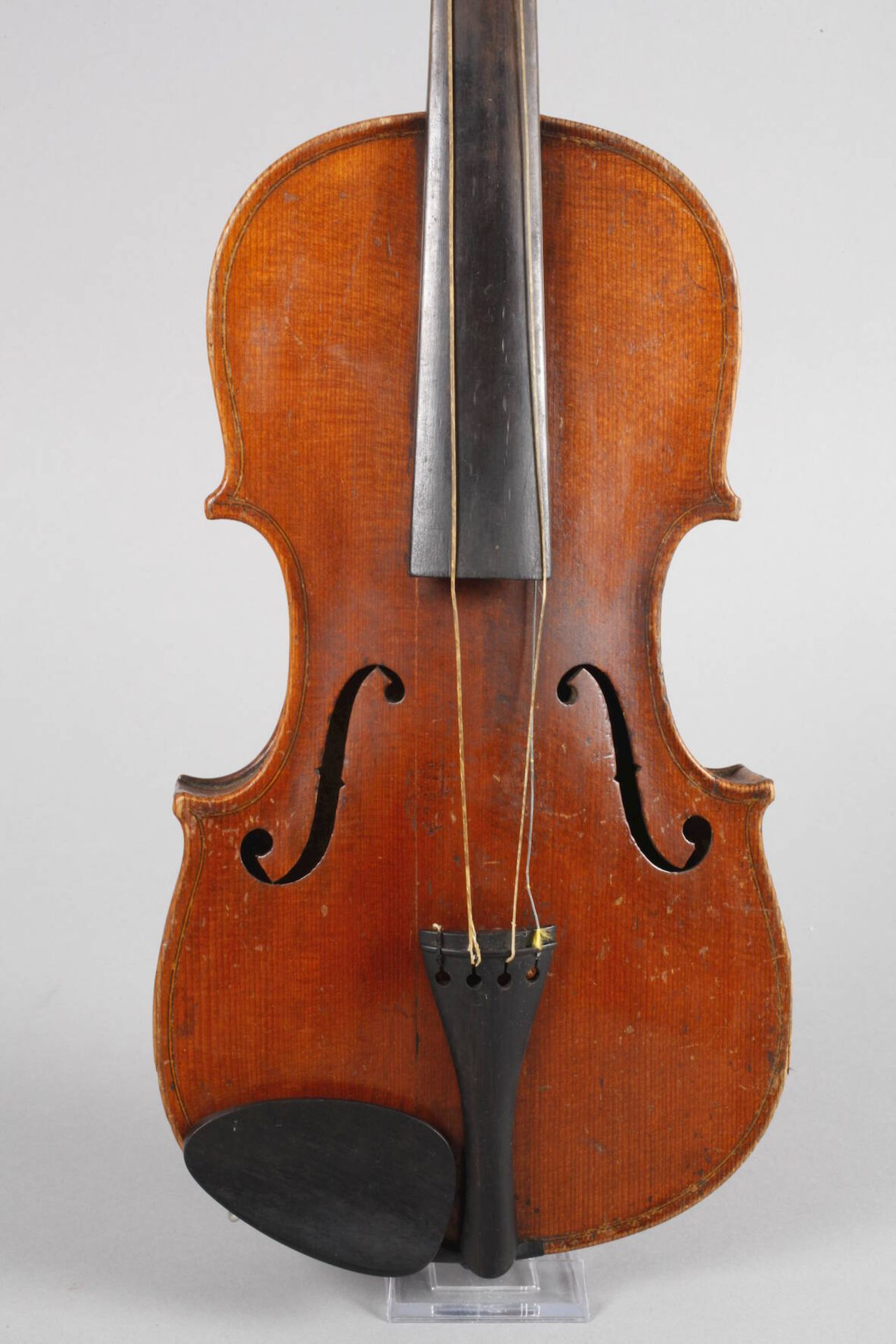 Violine im EtuiAnfang 20. Jh., ohne Zettel, am Boden Brandstempel Hopf, dieser ungeteilt und schwach - Image 2 of 7