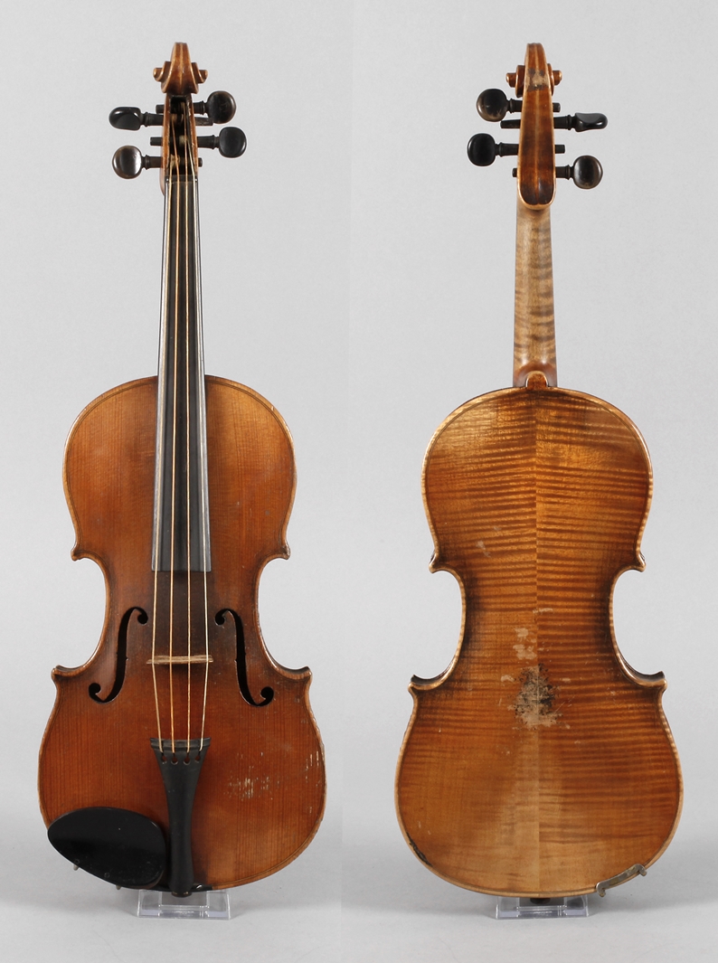 Violineum 1900, innen mit Modellzettel Antonius Stradivarius, geteilter, eng geflammter Boden in