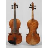 Violineum 1900, innen mit Modellzettel Antonius Stradivarius, geteilter, eng geflammter Boden in