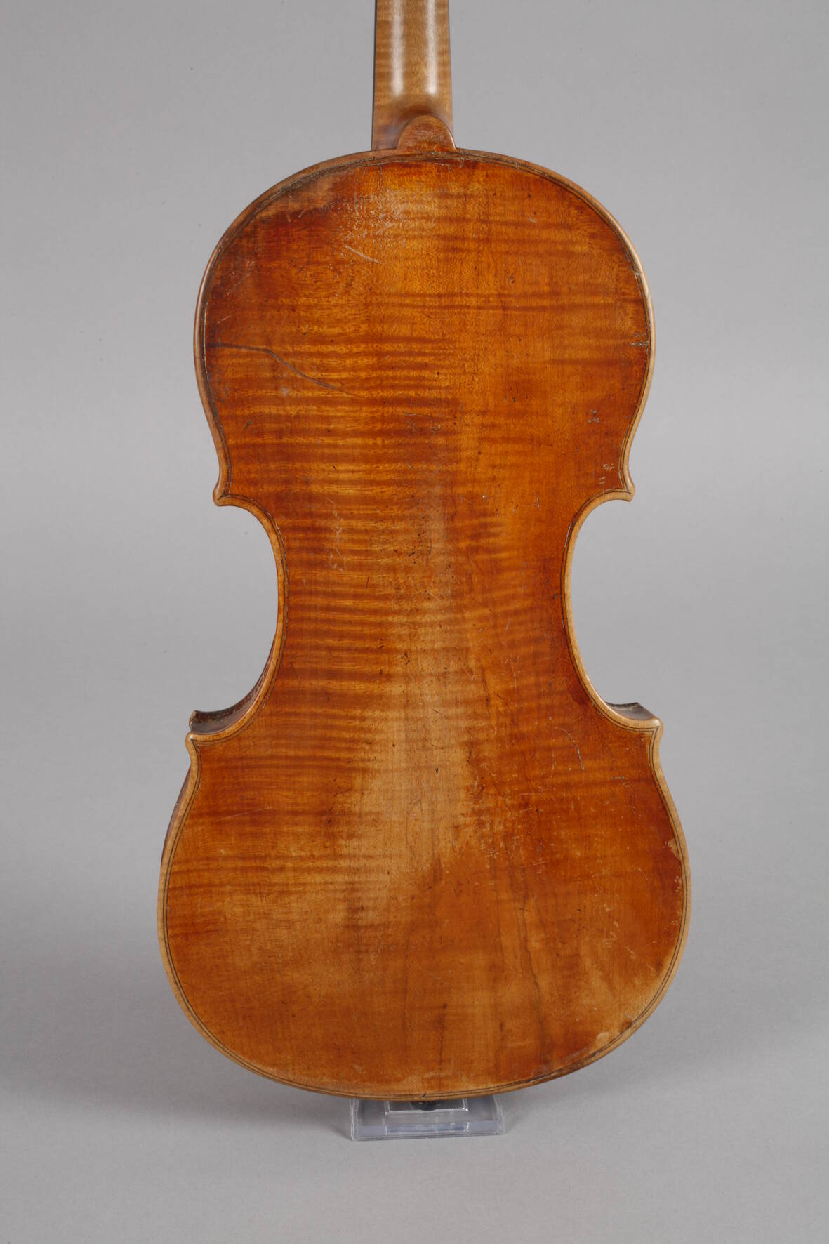 Violineauf Klebezettel bez. Johann Adam Reichel, musicalischer Instrumentenmacher in Neukirchen anno - Image 3 of 8