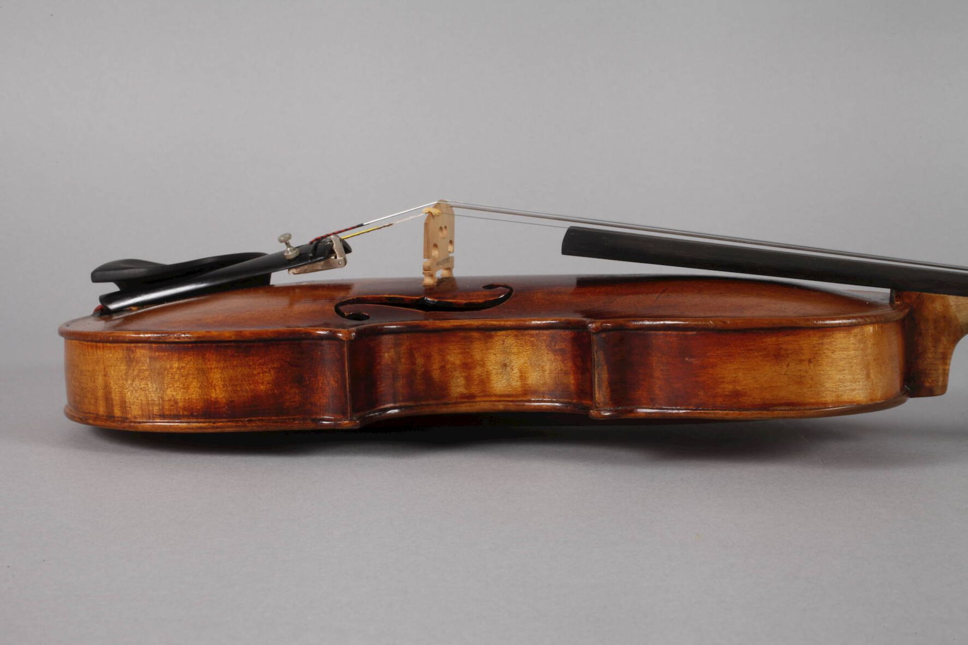 Violine im Etuiauf Klebezettel bezeichnet Leopold Widhalm, Lauten- und Geigenmacher in Nürnberg - Image 5 of 9