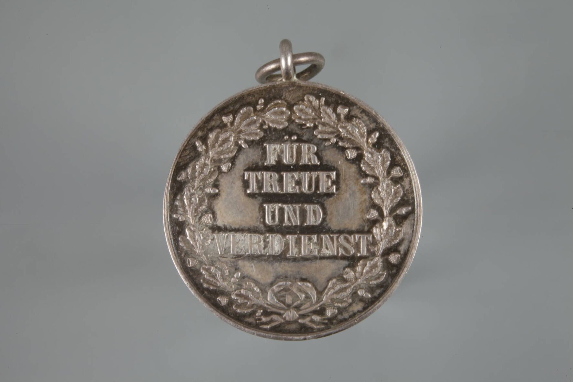 Silberne Ehrenmedaille Reußfür Treue und Verdienst, 1867-1918, geringe Tragespuren, G ca. 8,9 g. - Bild 3 aus 3