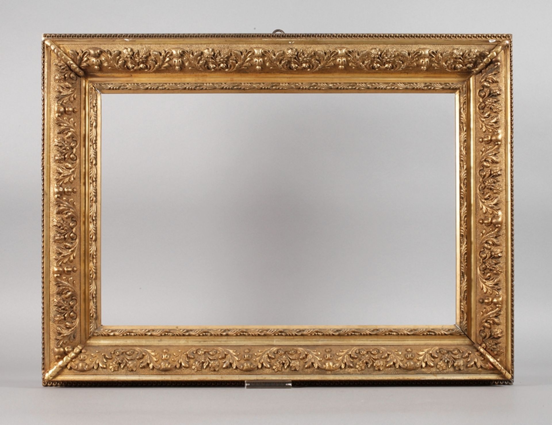 Gründerzeit-Goldstuckrahmenum 1870, Rahmen aus ca. 11 cm breiter, steigend profilierter,