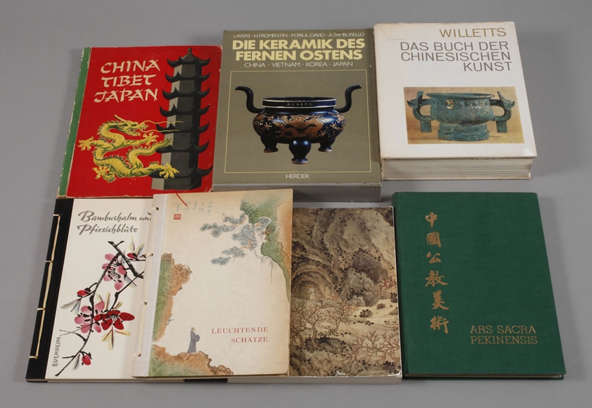 Konvolut Kunstbücher ChinaLeuchtende Schätze aus der Werkstatt Jung Pao-Dsai, Text von Alex