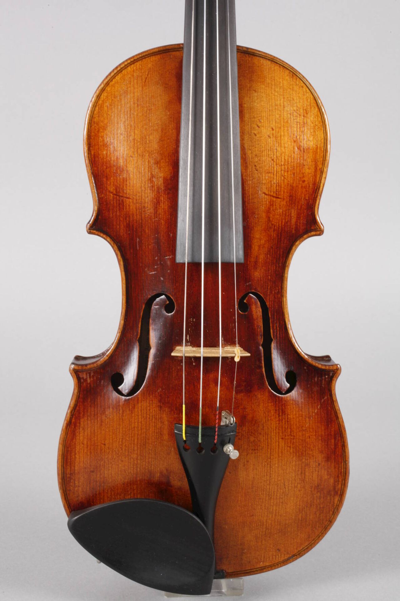 Violine im Etuiauf Klebezettel bezeichnet Leopold Widhalm, Lauten- und Geigenmacher in Nürnberg - Image 2 of 9