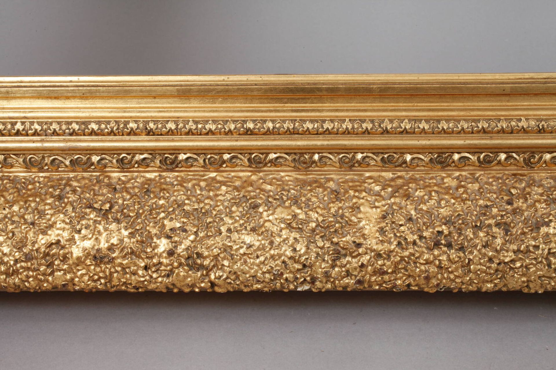 GoldstuckrahmenEnde 19. Jh., Rahmen aus ca. 15 cm breiter, stark steigend profilierter, teils mit - Bild 3 aus 4