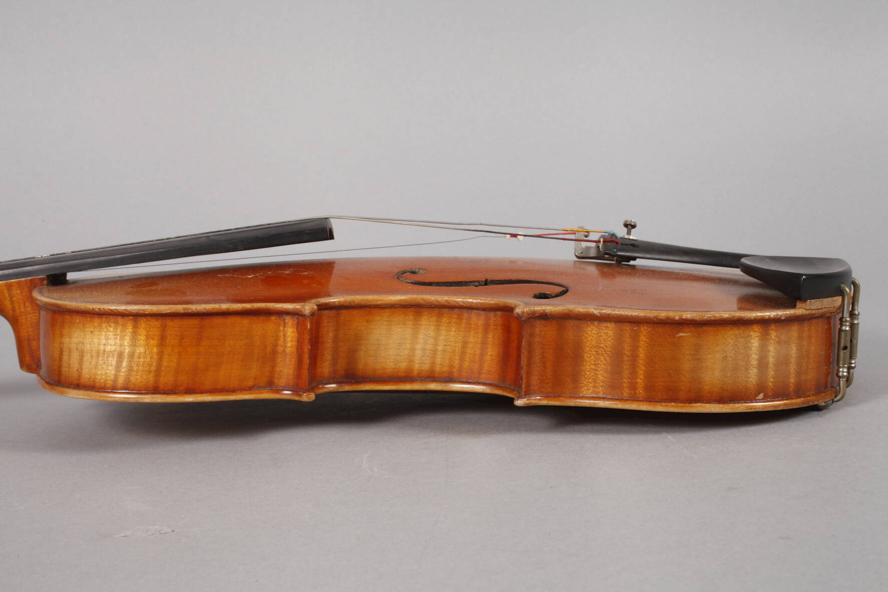 ViolineMitte 20. Jh., auf Modellzettel bezeichnet Antonius Stradivarius Cremonensis 1736, geteilter, - Image 5 of 7