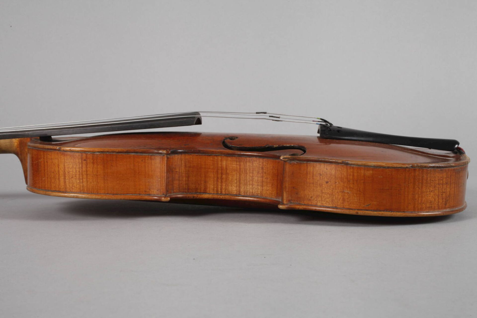 Violineinnen auf Klebezettel bezeichnet Ignatio Bentze in Italia a Croemona 1797, geteilter, eng - Image 5 of 8