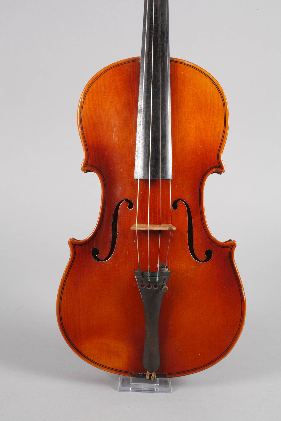 ViolineMitte 20. Jh., Modellzettel Antonius Stradivarius, ungeteilter, ungeflammter Boden in - Image 2 of 8