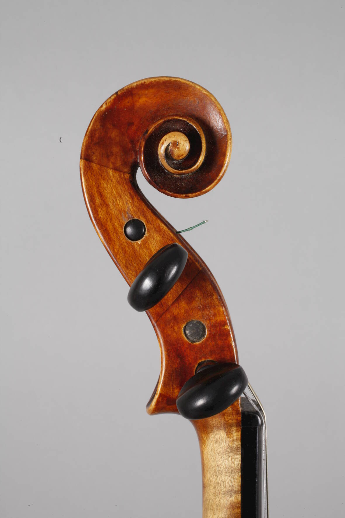 Violine im Etui1930er Jahre, auf Klebezettel bezeichnet Giuseppe Guanerius fecit Cremona 1736, - Image 4 of 10