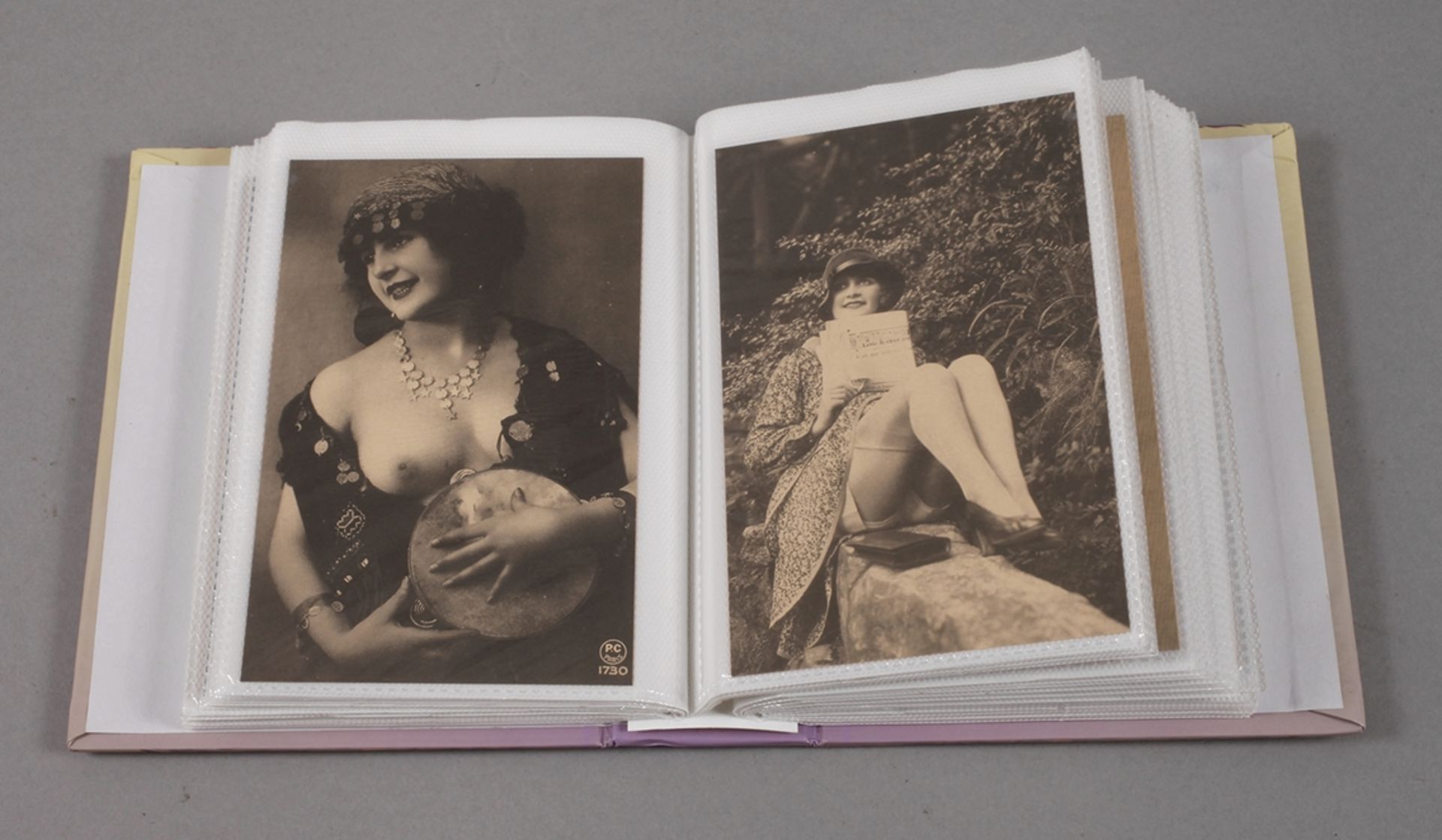 Erotische Postkartenundatiert, ca. 100 Postkarten mit erotischen Motiven der 1920er und 1930er