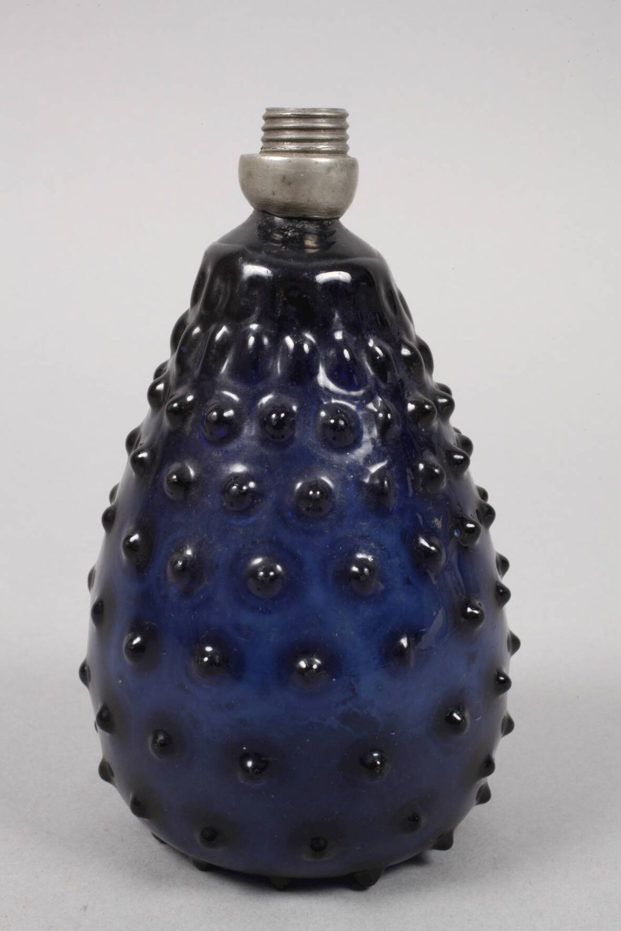 Alpenländische ""Warzenflasche""Schnapsflasche, 17. Jh., blaues Glas, eingestochener Boden mit - Image 3 of 6