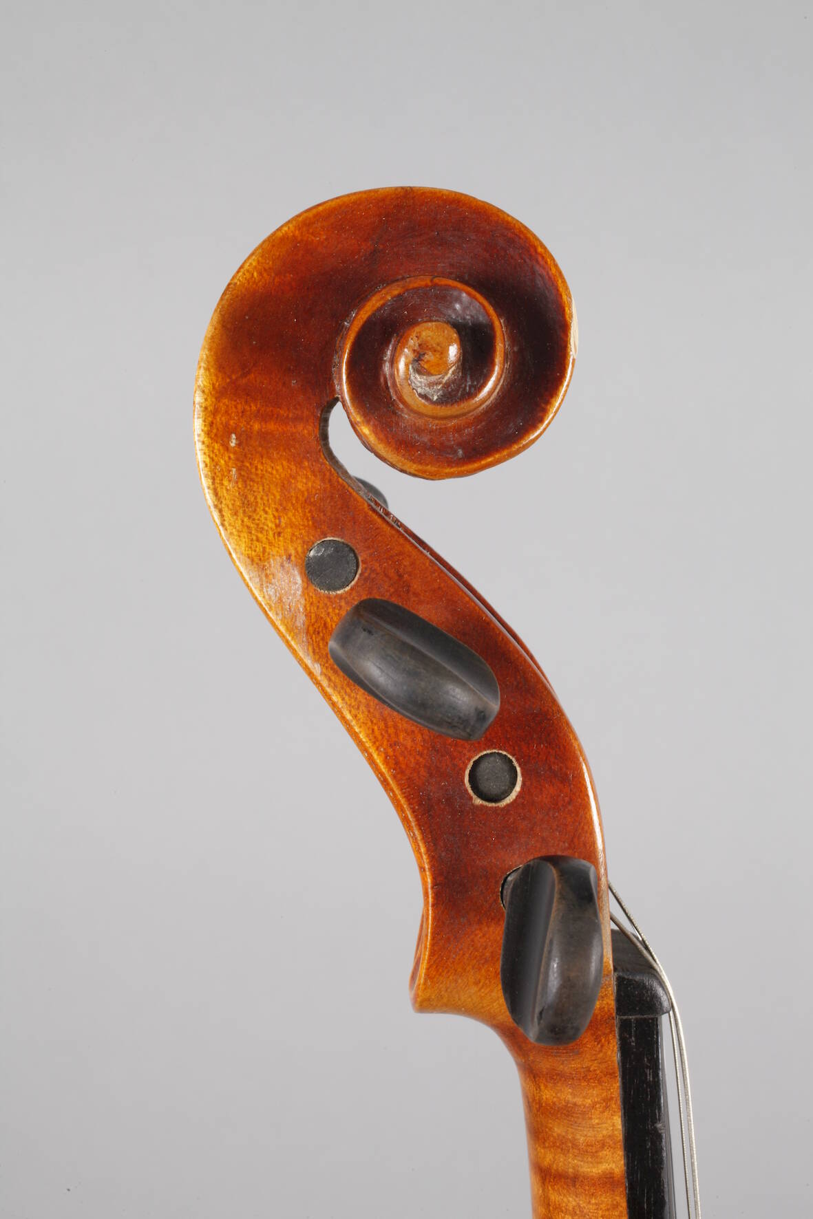 ViolineMitte 20. Jh., Modellzettel Antonius Stradivarius, ungeteilter, ungeflammter Boden in - Image 4 of 8