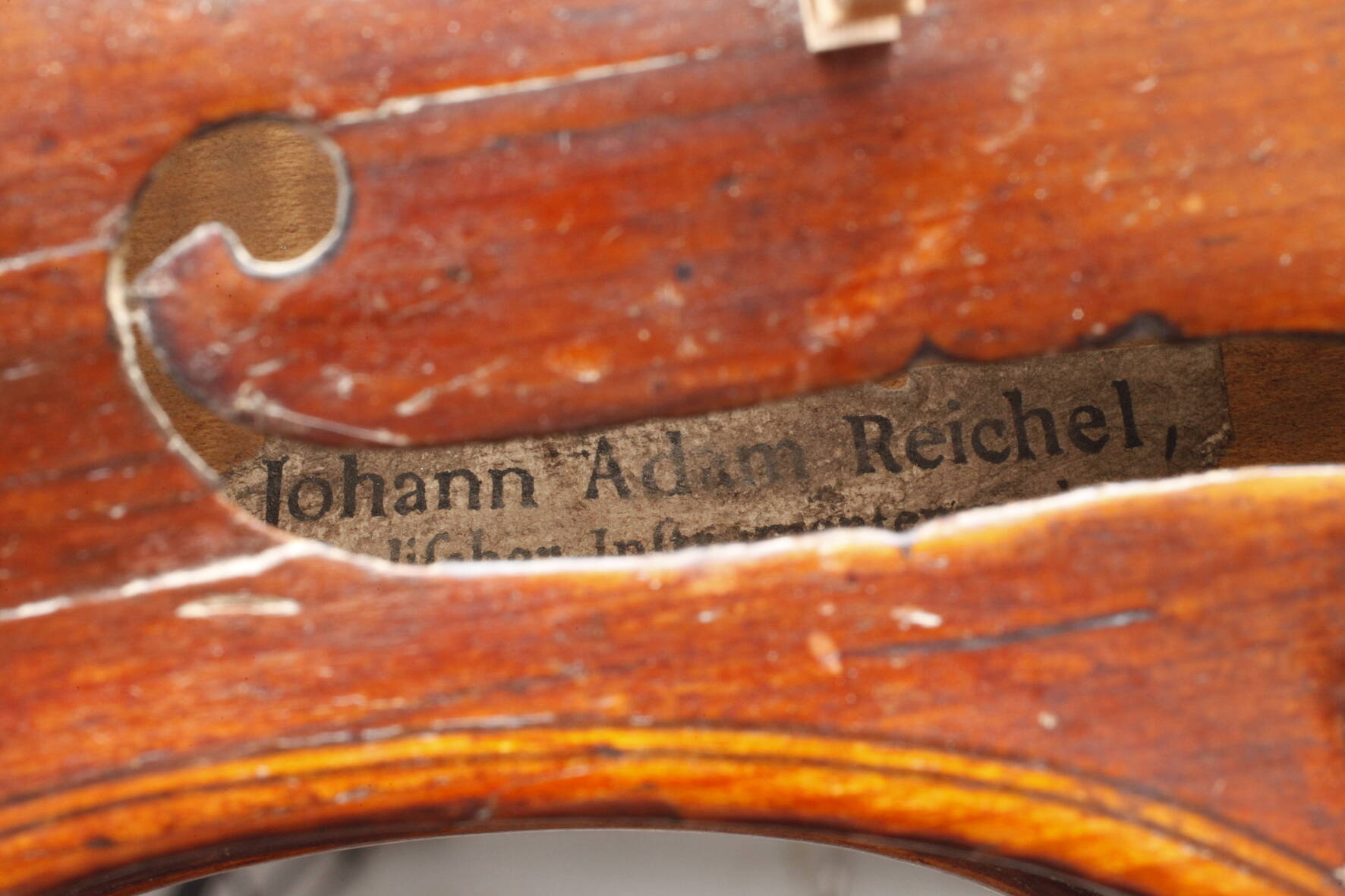 Violineauf Klebezettel bez. Johann Adam Reichel, musicalischer Instrumentenmacher in Neukirchen anno - Image 7 of 8