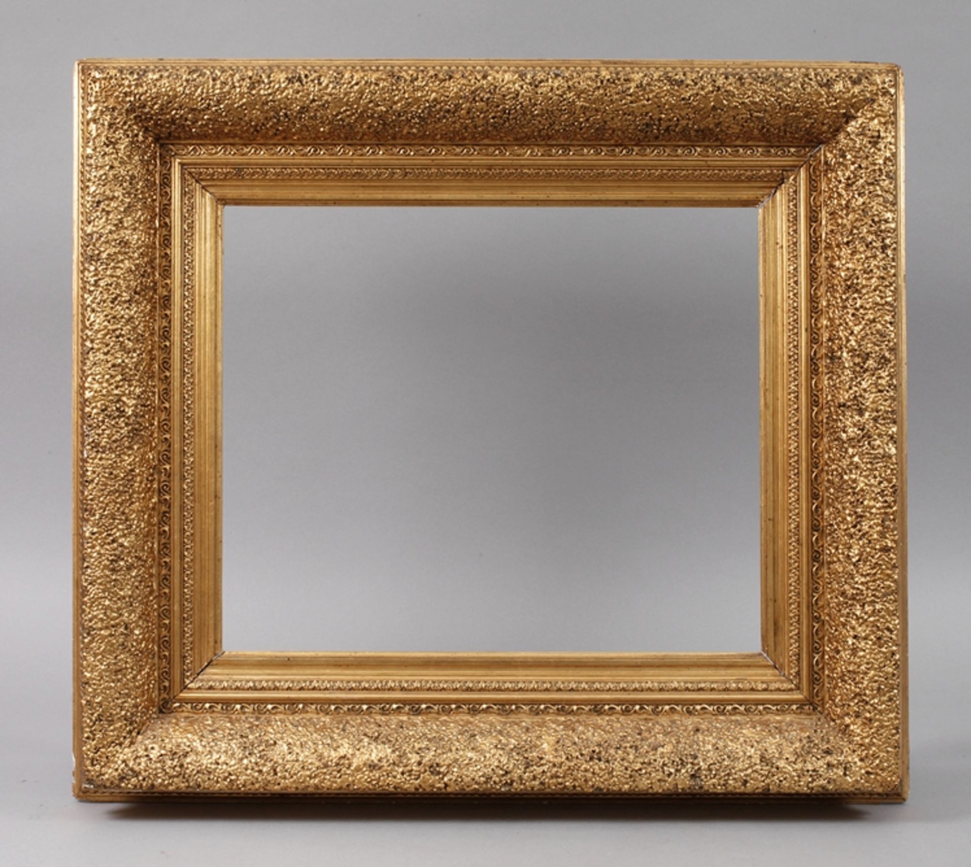 GoldstuckrahmenEnde 19. Jh., Rahmen aus ca. 15 cm breiter, stark steigend profilierter, teils mit