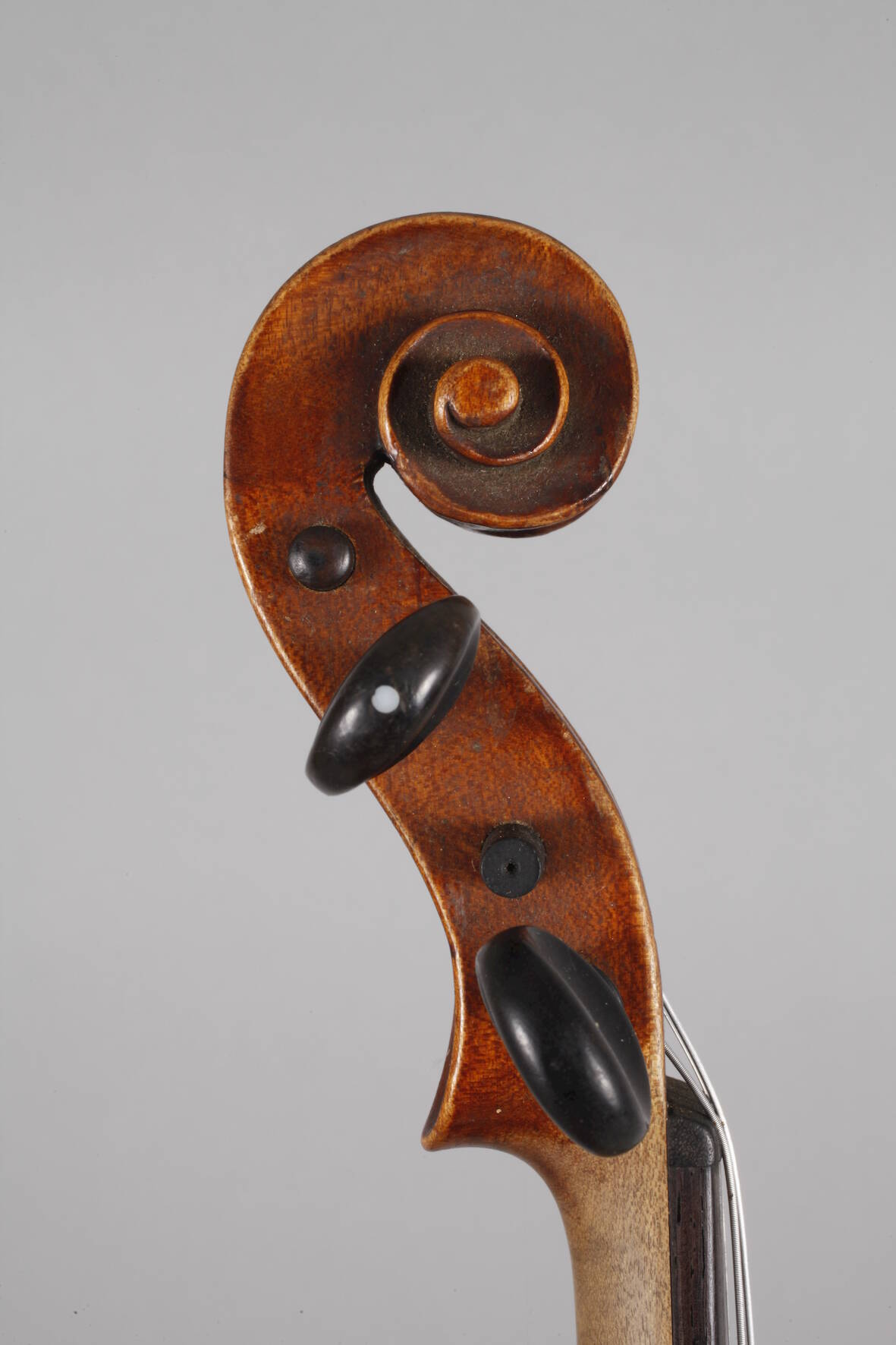 Violine19. Jh., ohne Zettel, geteilter, ungeflammter Boden in mittelbraunem Lack, umlaufende - Image 4 of 6