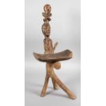 Holzfigur als HockerElfenbeinküste/Ghana, der Volksgruppe der Ashanti zugeordnet, Holz beschnitzt