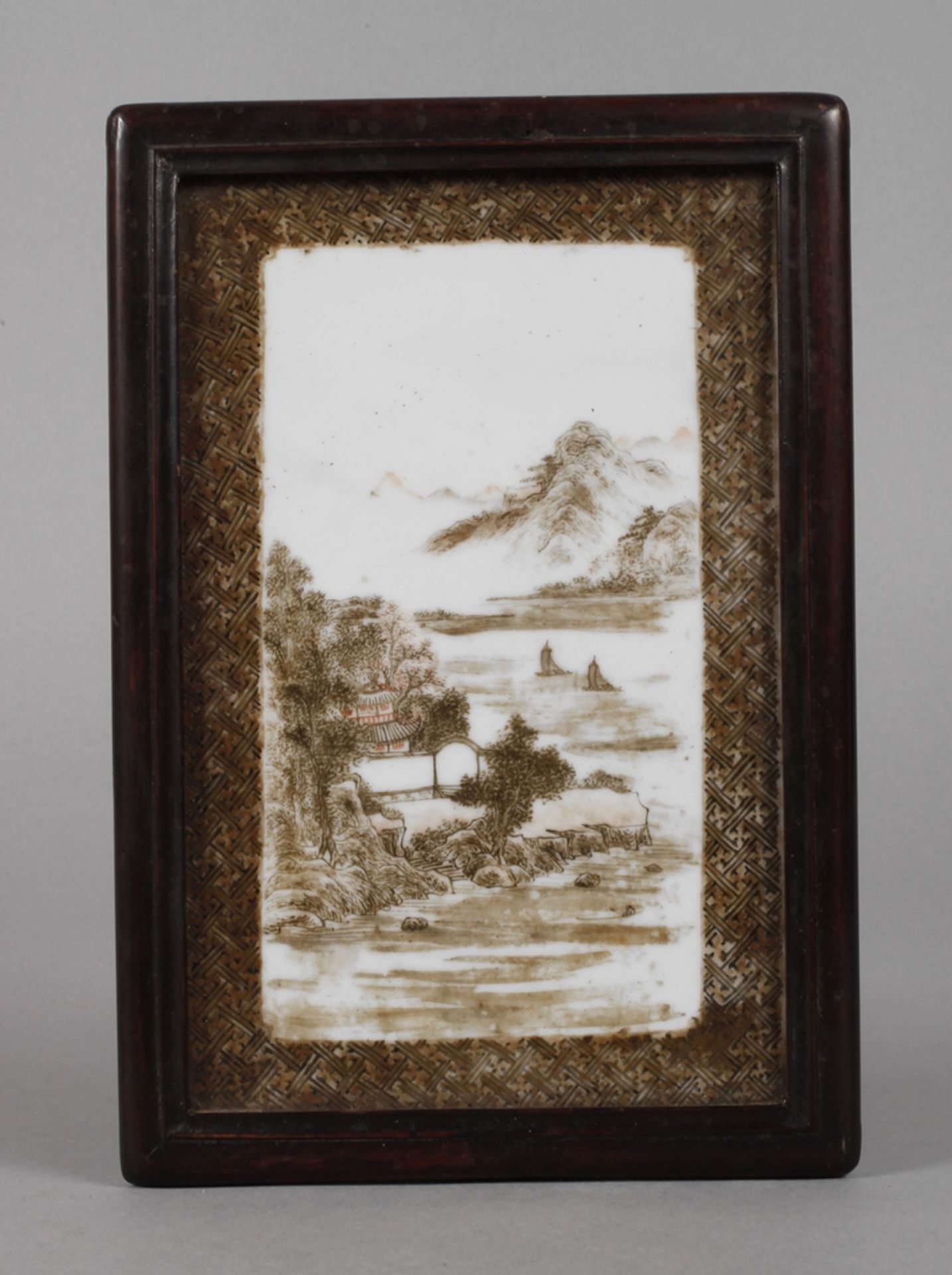 Kleine Porzellanbildplatteum 1900, ungemarkt, hochrechteckige Platte mit polychromer