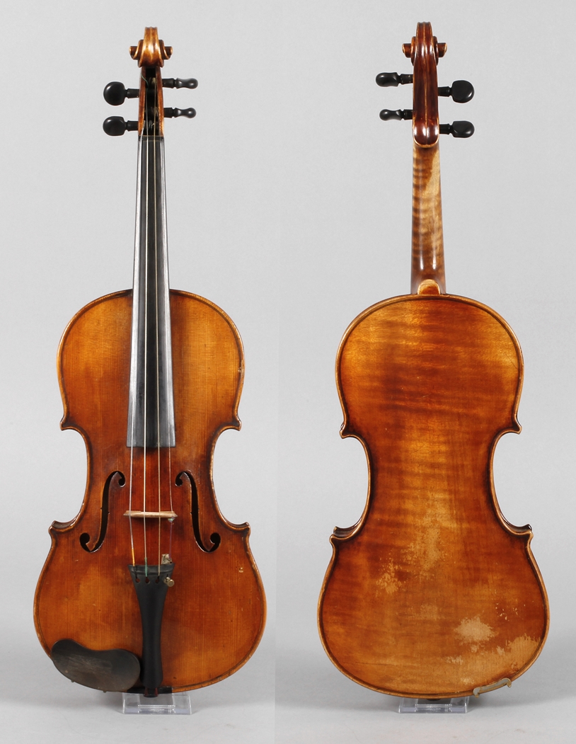 Violine im Etui1930er Jahre, auf Klebezettel bezeichnet Giuseppe Guanerius fecit Cremona 1736,