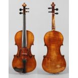 Violine im Etui1930er Jahre, auf Klebezettel bezeichnet Giuseppe Guanerius fecit Cremona 1736,