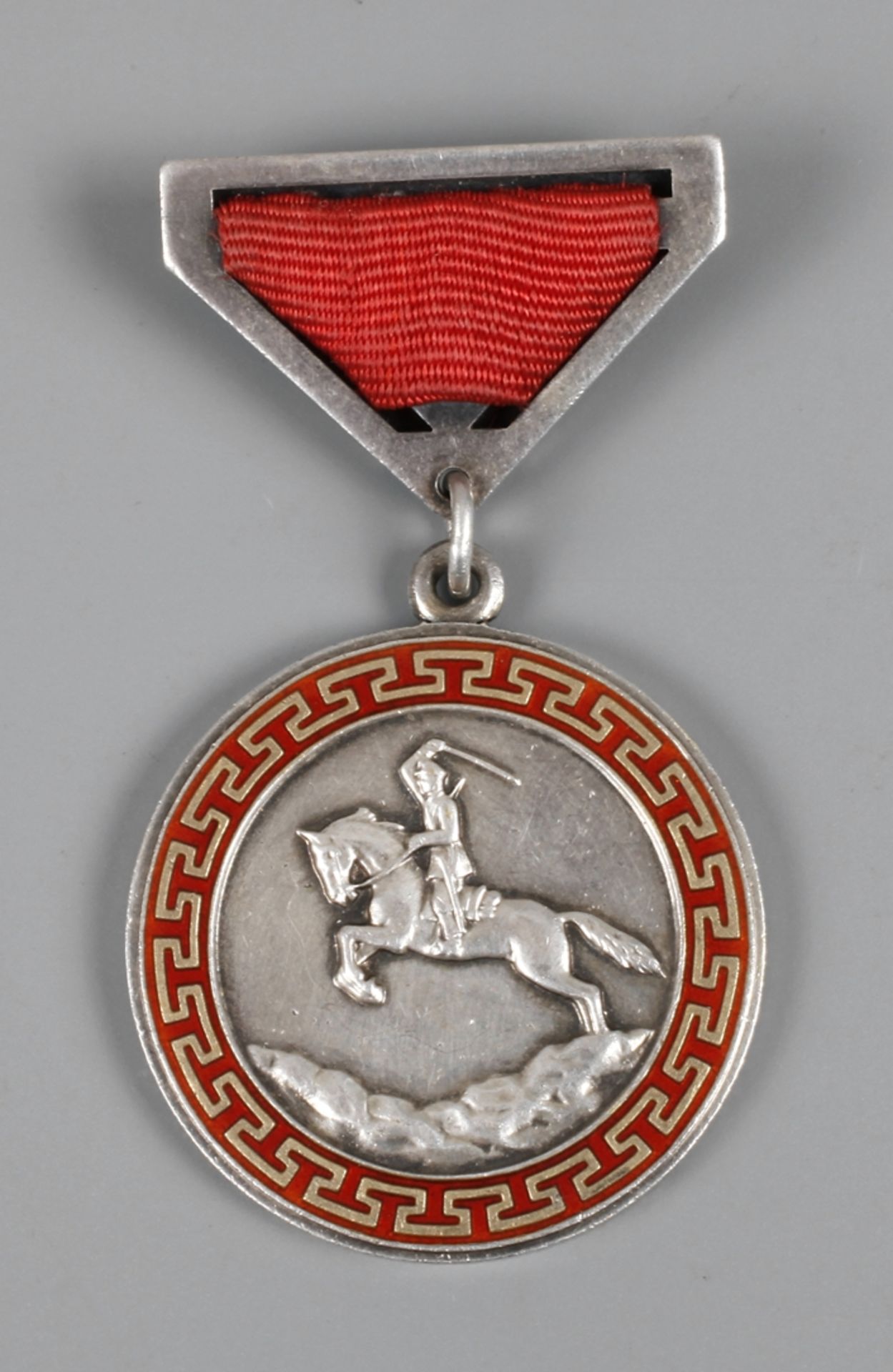 Medaille für Verdienste im KampfMongolei, gestiftet 1941, Silber, teilweise emailliert, an