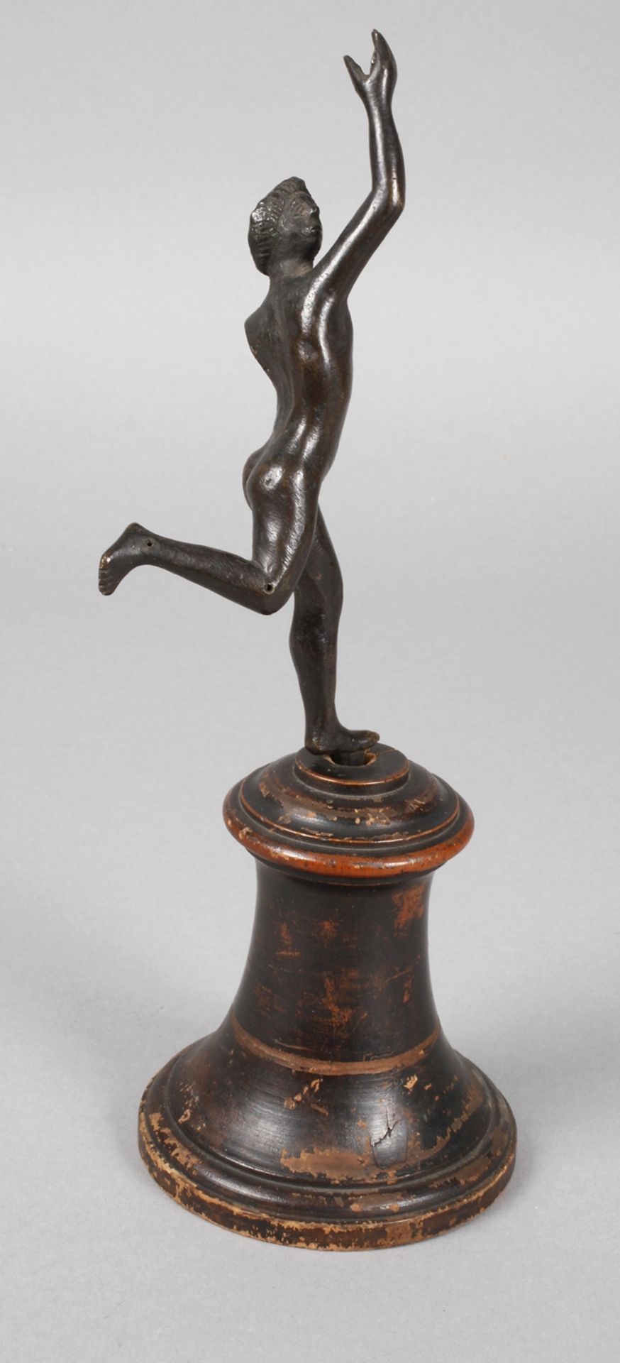 Hermes 17./18. Jh.unsigniert, Bronze dunkel patiniert, laufender Hermes als Akt, ein Arm fehlt