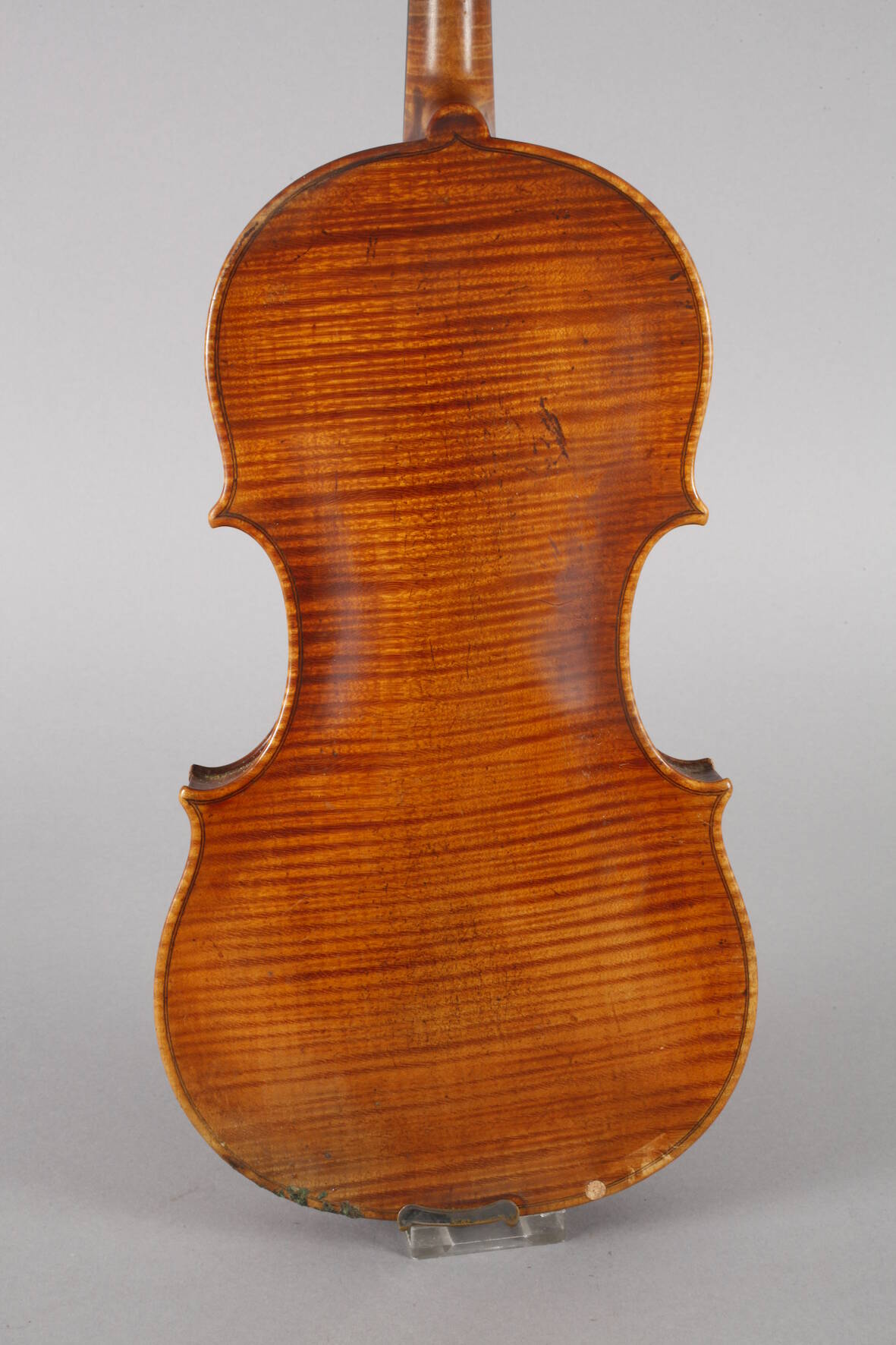 Violine im Etuiwohl um 1800, innen auf Modellzettel bezeichnet Andreas Guanerius fecit Cremone 1691, - Image 3 of 9