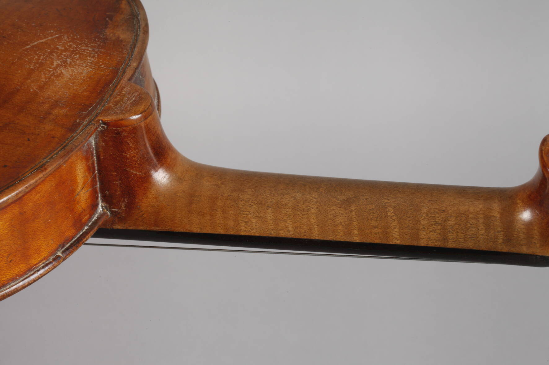 Violineauf Klebezettel bez. Johann Adam Reichel, musicalischer Instrumentenmacher in Neukirchen anno - Image 6 of 8