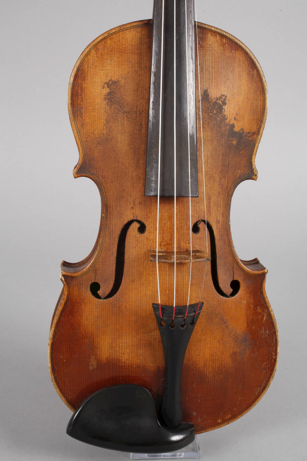 Violine19. Jh., ohne Zettel, geteilter, ungeflammter Boden in mittelbraunem Lack, umlaufende - Image 2 of 6