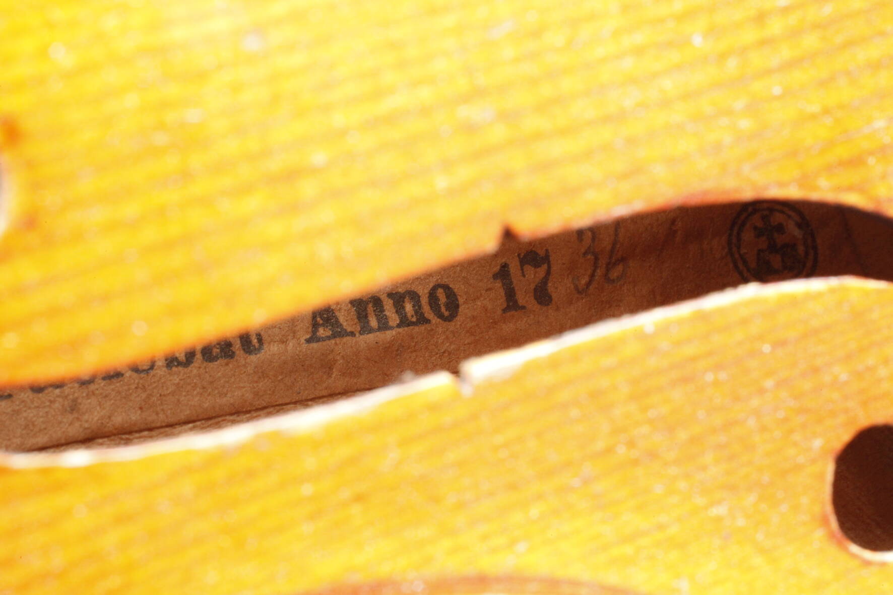 ViolineMitte 20. Jh., auf Modellzettel bezeichnet Antonius Stradivarius Cremonensis 1736, geteilter, - Image 7 of 7