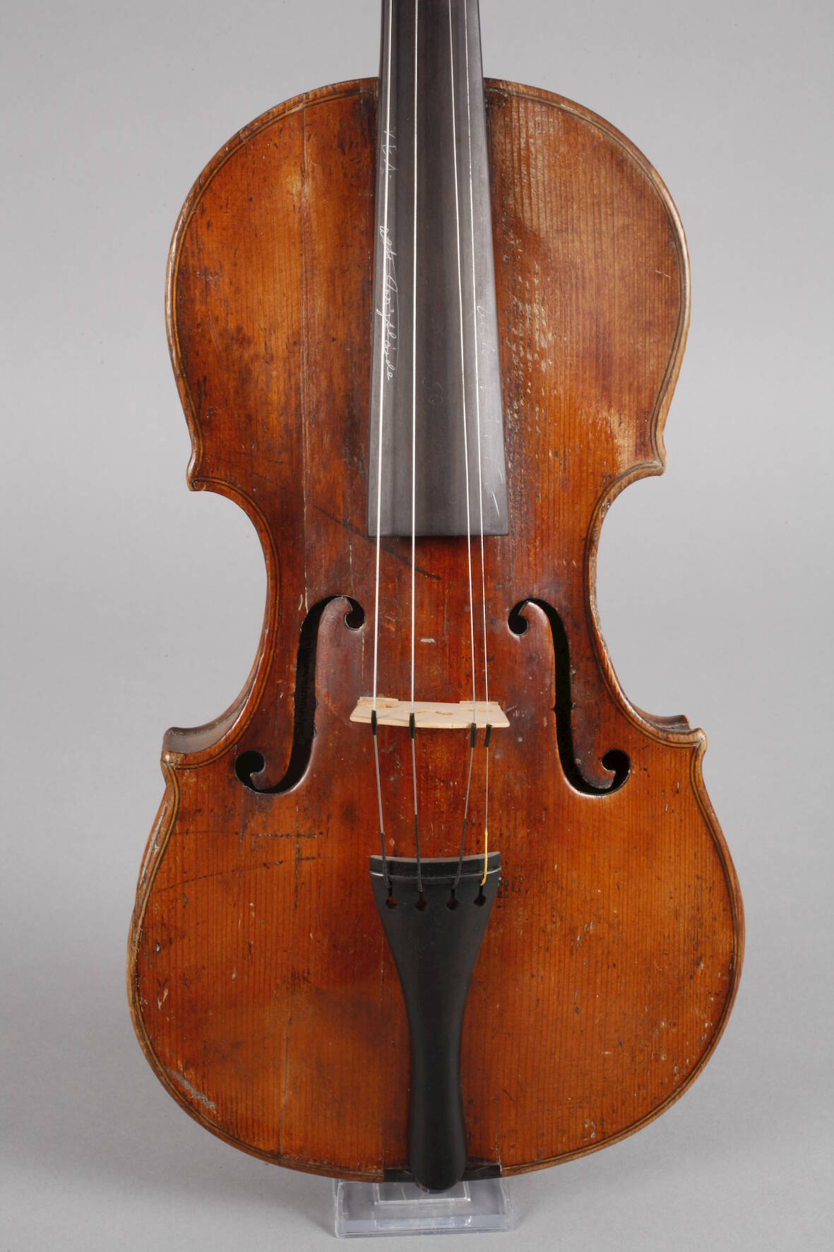 Violineauf Klebezettel bez. Johann Adam Reichel, musicalischer Instrumentenmacher in Neukirchen anno - Image 2 of 8