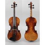 Violine im Etui1930er Jahre, innen mit Modellzettel bezeichnet Jacobus Stainer in Absam 1665,