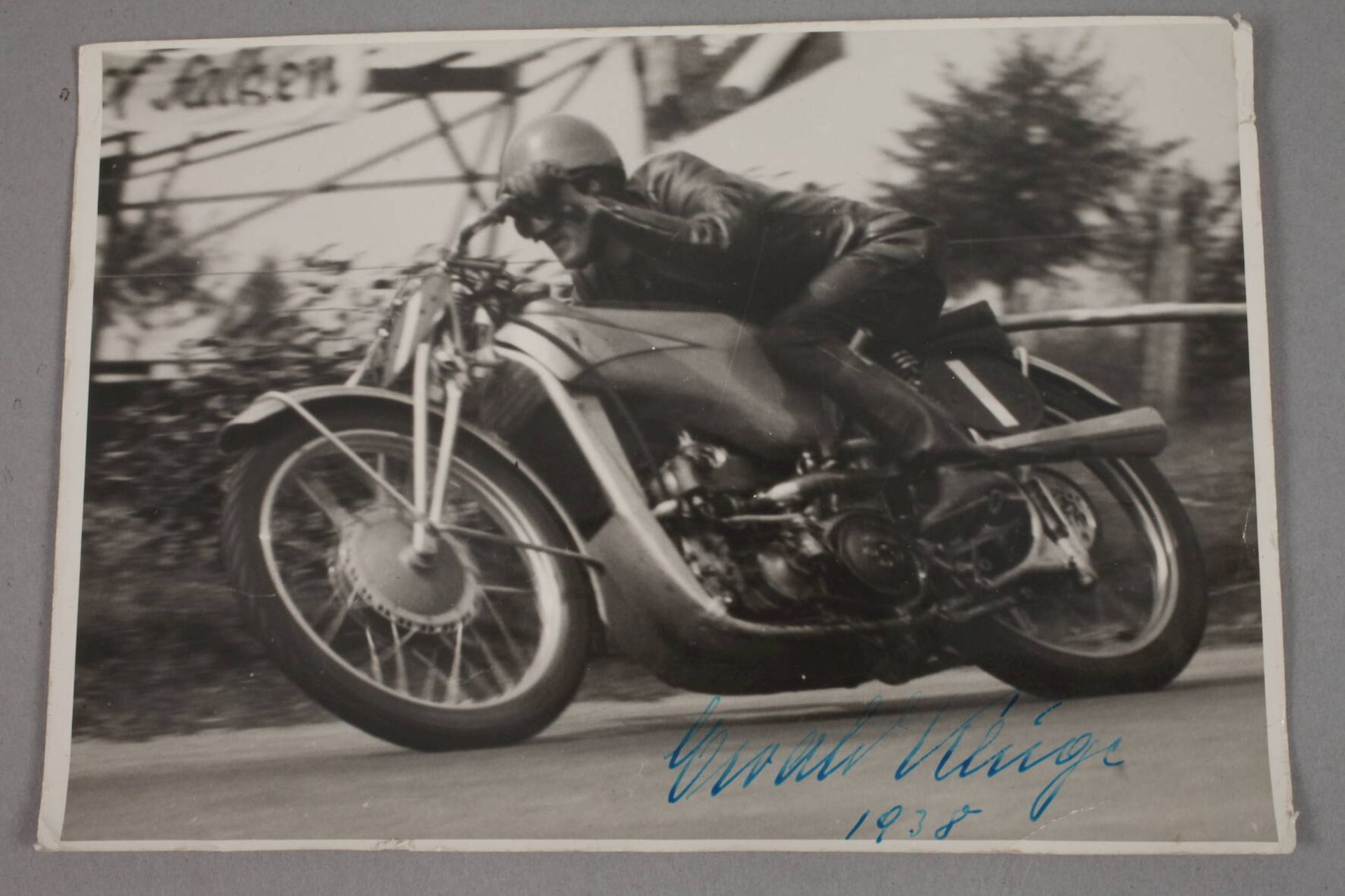 Autogramme Ewald KlugeDeutscher Motorradmeister 1936 und 1937 auf Auto-Union-DKW, auf zwei - Image 2 of 4