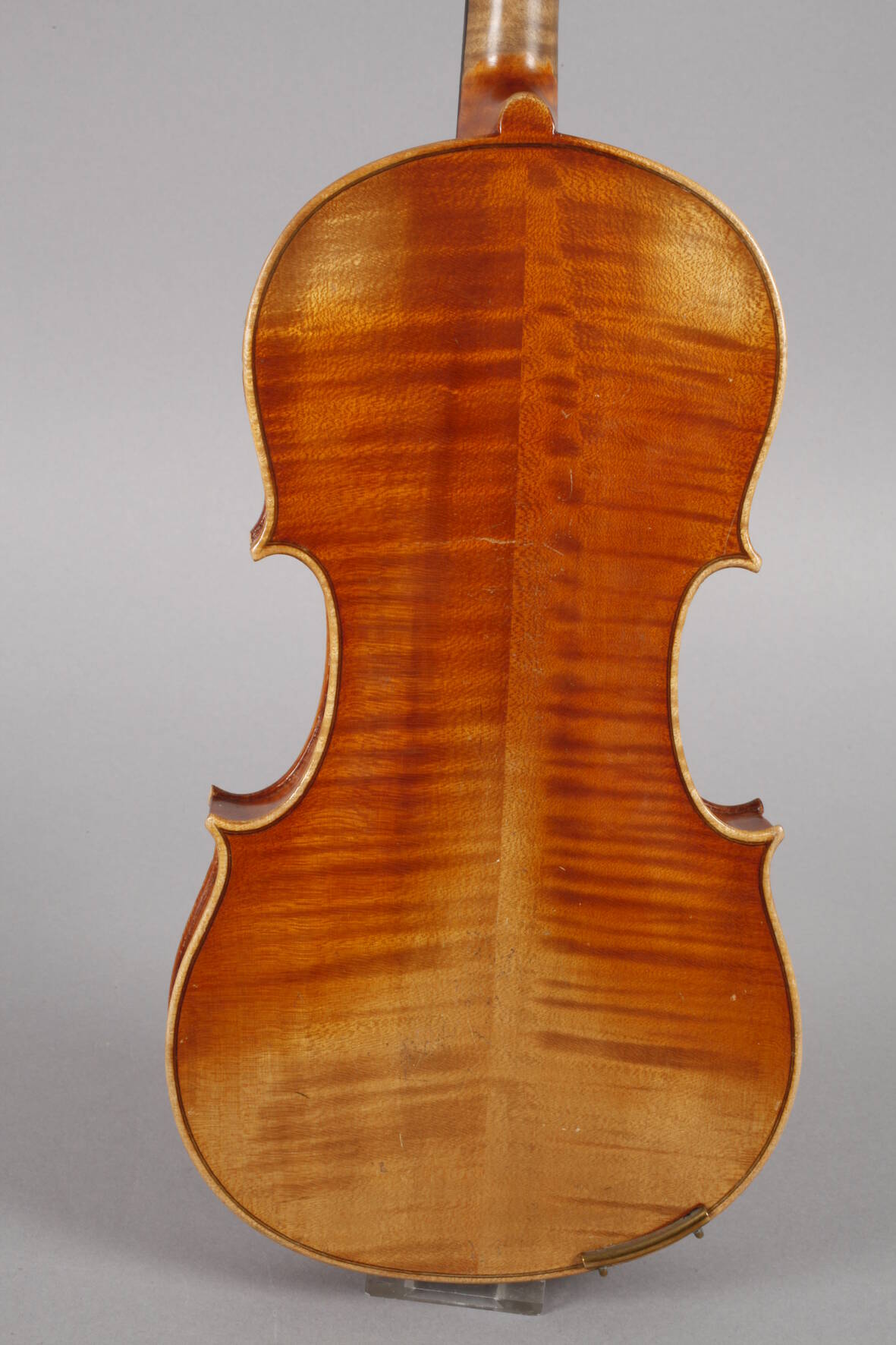 ViolineMitte 20. Jh., auf Modellzettel bezeichnet Antonius Stradivarius Cremonensis 1736, geteilter, - Image 3 of 7