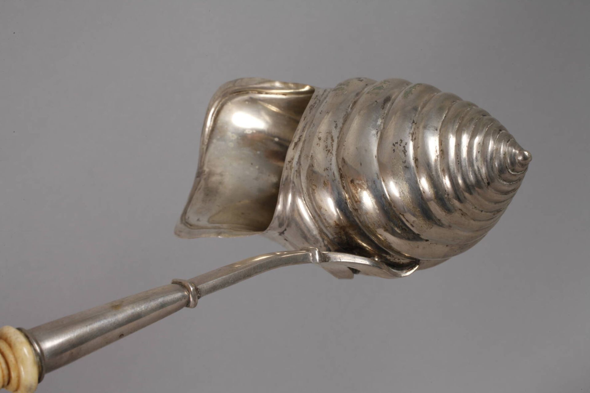 Silber seltene Biedermeierkelle mit Schneckenkorpusum 1800, gestempelt 12 Lot, unleserlicher - Image 3 of 4