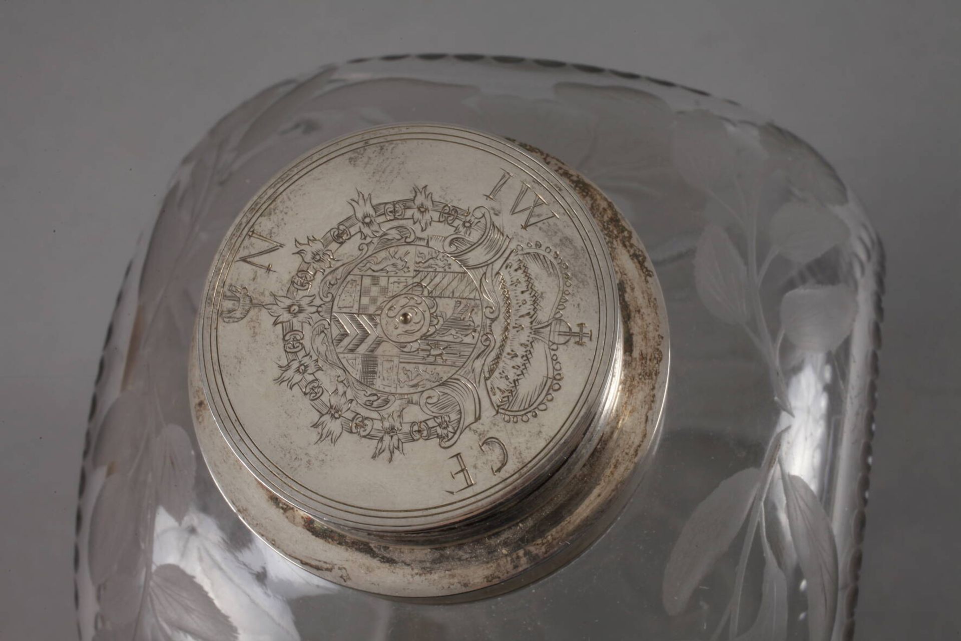 Seltene Flasche Johann Wilhelm von Pfalz-Neuburgwohl Tambacher Glashütte, um 1700, farbloses Glas, - Bild 2 aus 9