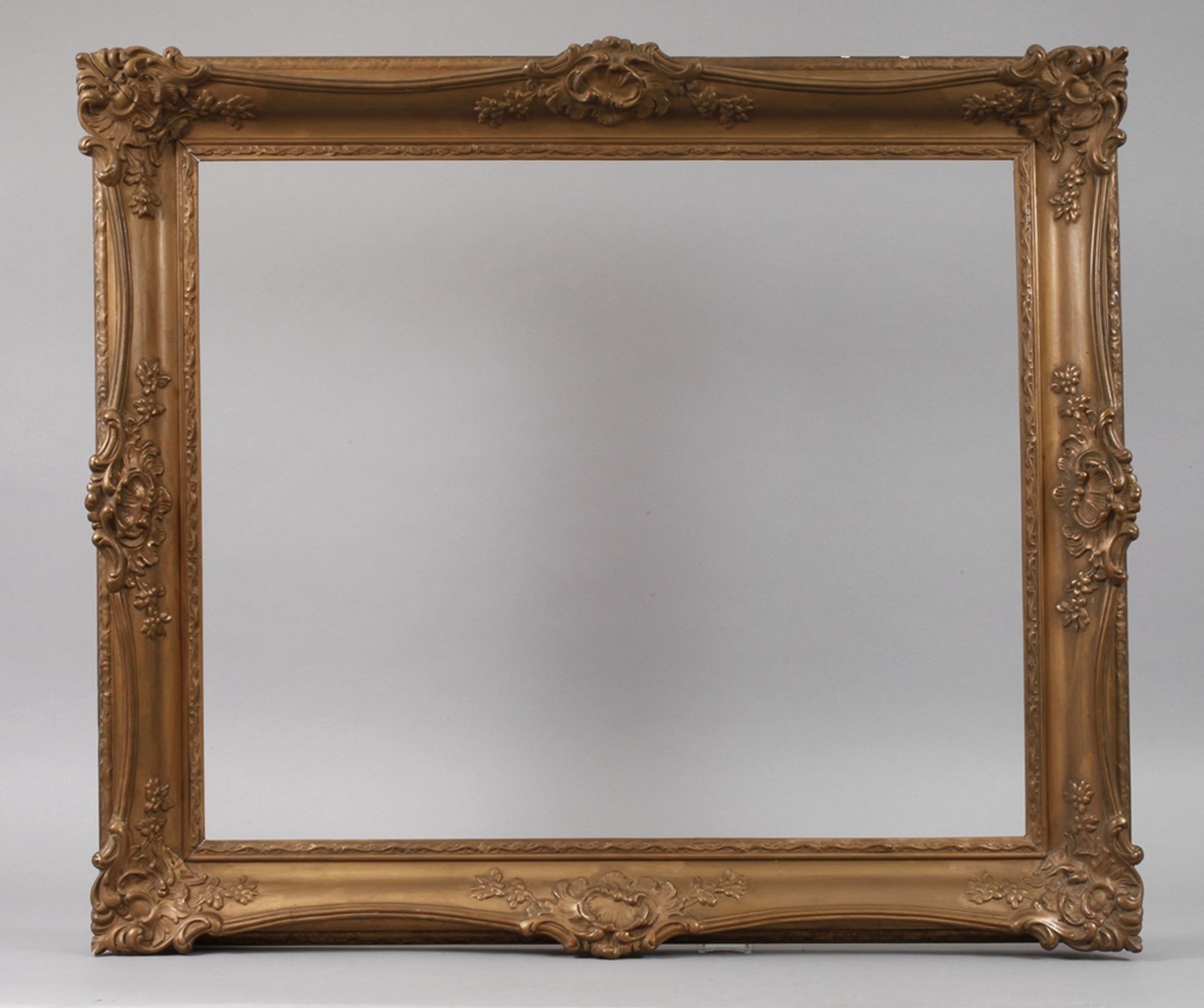 Goldstuckrahmenum 1900, Rahmen aus ca. 11 cm breiter, steigend profilierter, rückseitig gekehlter,