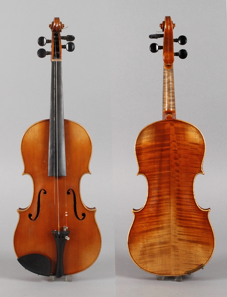 ViolineMitte 20. Jh., auf Modellzettel bezeichnet Antonius Stradivarius Cremonensis 1736, geteilter,