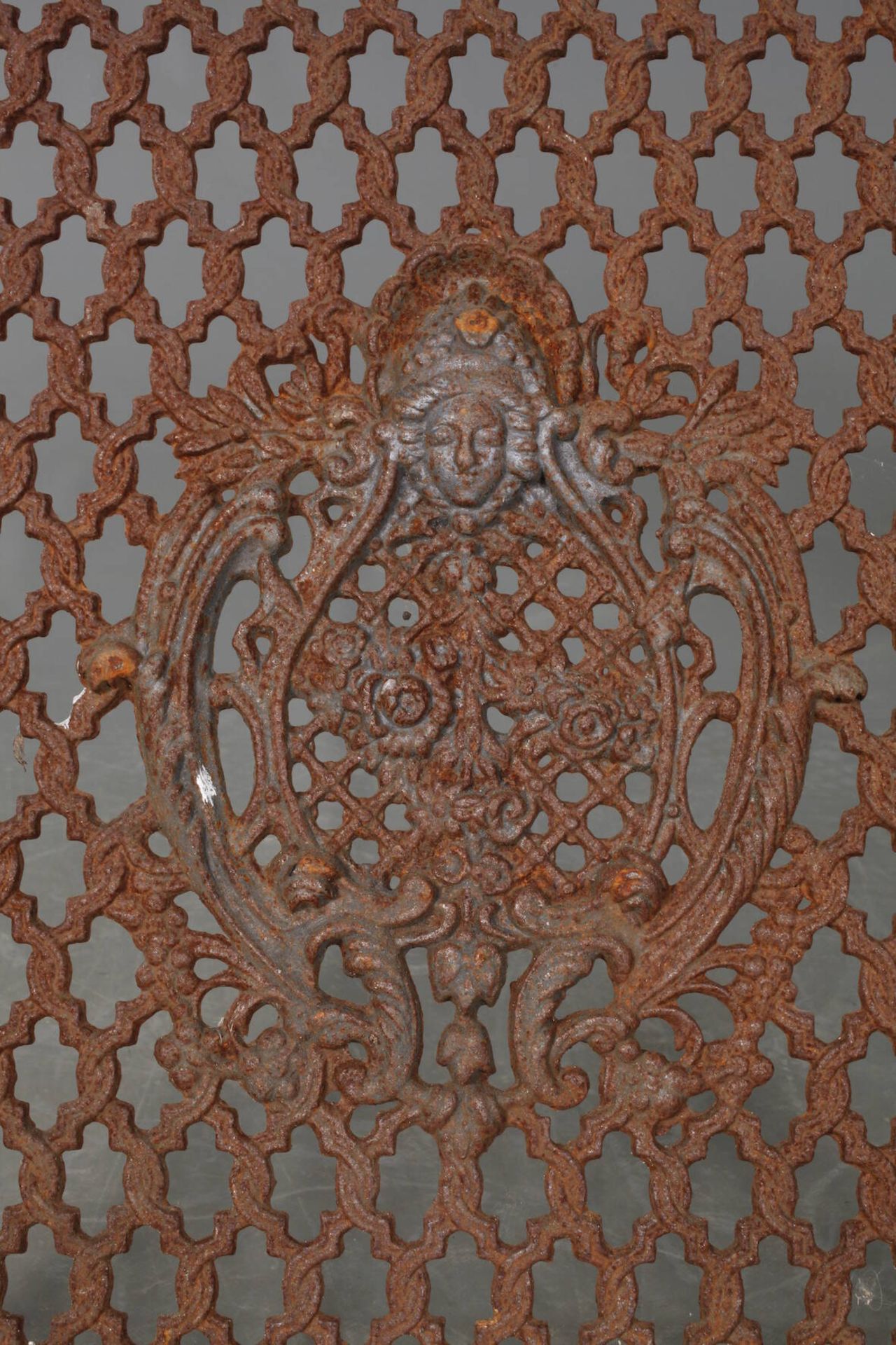 Lüftungsgitter Historismus2. Hälfte 19. Jh., Gusseisen, Gitter gestaltet in Form von Flechtwerk, - Image 2 of 3