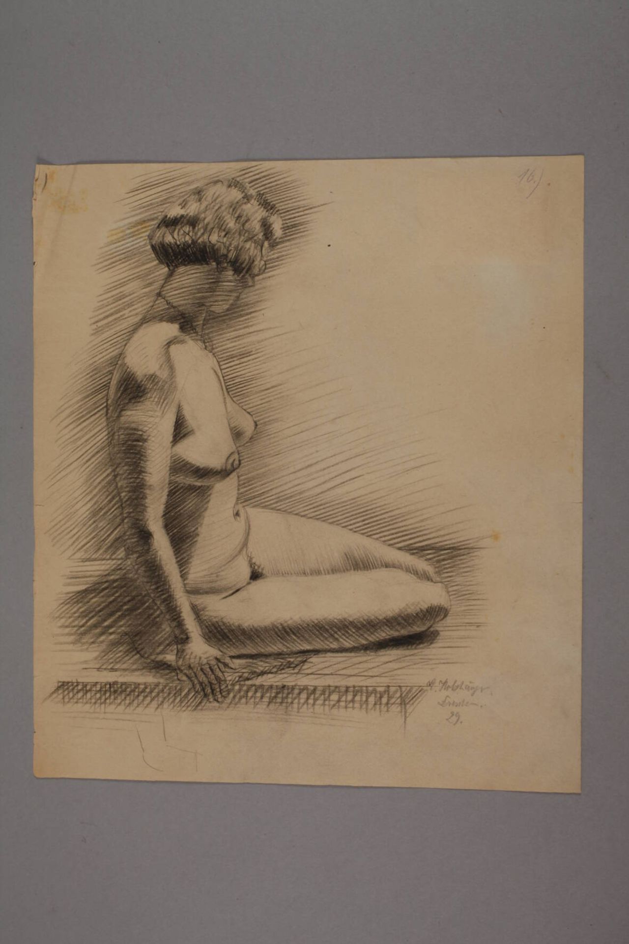 Ernst Holzhäuser, Damenaktauf dem Boden sitzende Frau mit dem Betrachter abgewandtem Gesicht, - Image 2 of 3