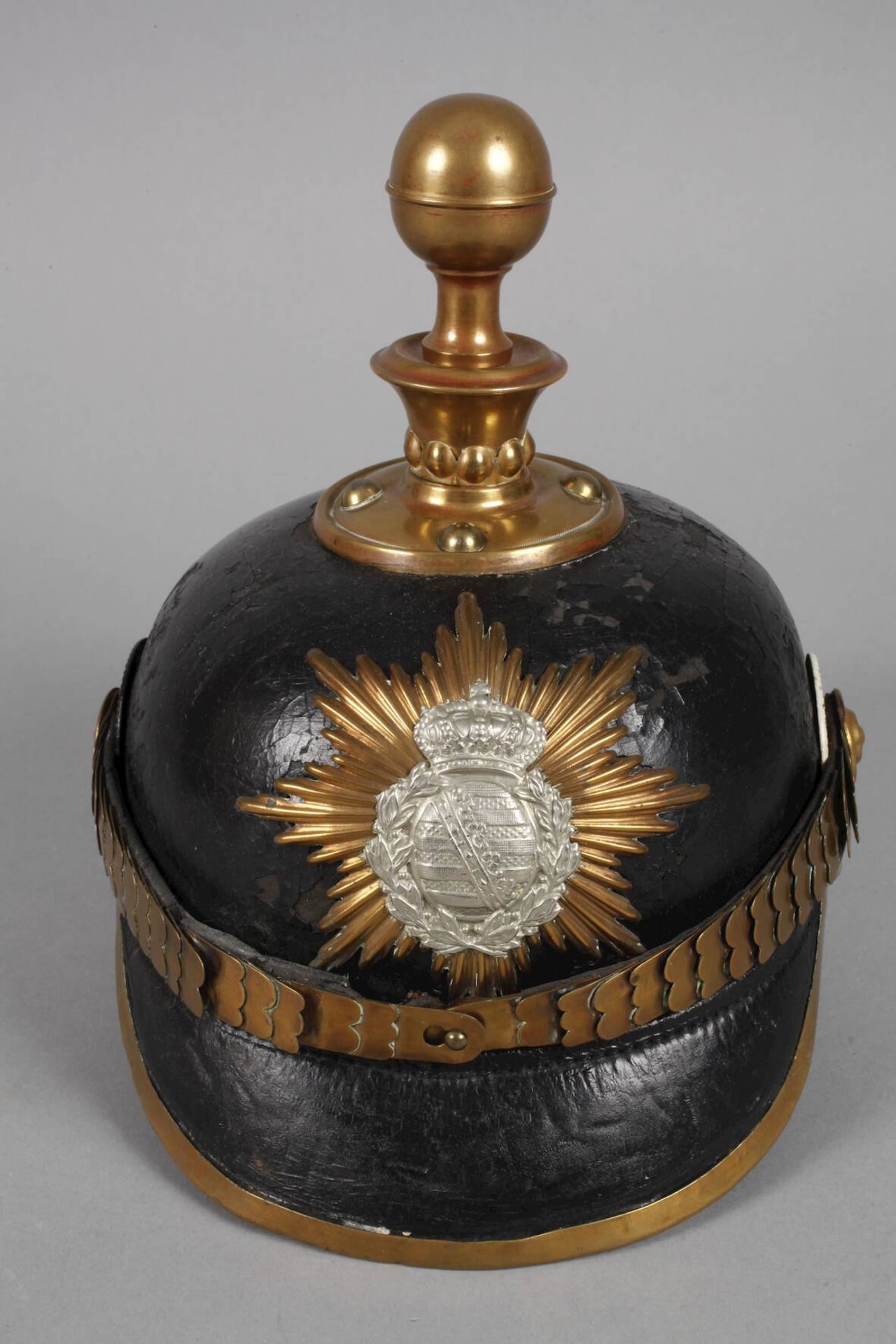 Pickelhaube Artillerie Sachsenfür Offiziere, mit Schuppenkette, um 1910, die Lederglocke etwas - Bild 2 aus 5