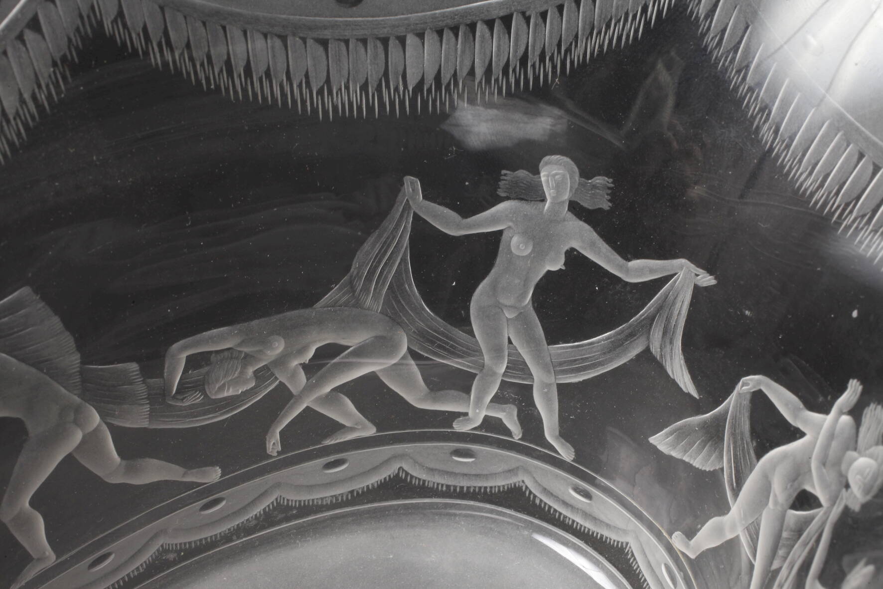 Orrefors Schale mit FigurenfriesEntwurf Simon Gate um 1920, monogrammiert S.G., Modellnr. 109-28. - Image 6 of 6