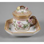 Royal Copenhagen Cremetasse ""Flora Danica""Entwurf 1790 auf Bestellung des dänischen Königs